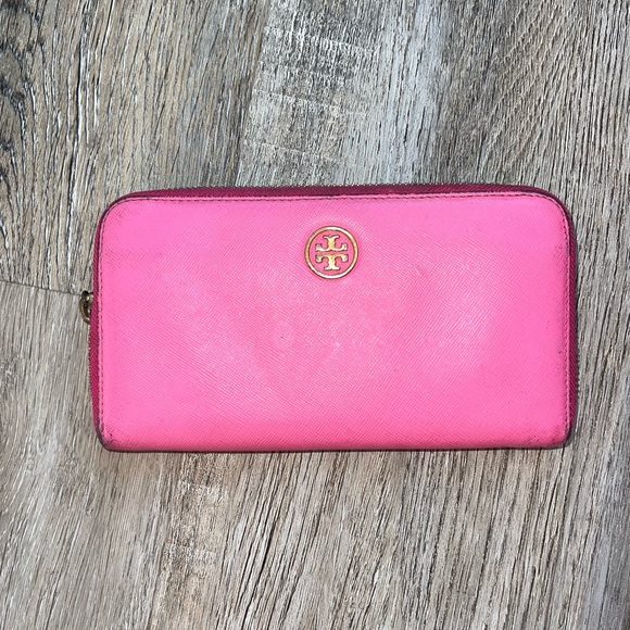 Tory Burch Robinson zip leather wallet